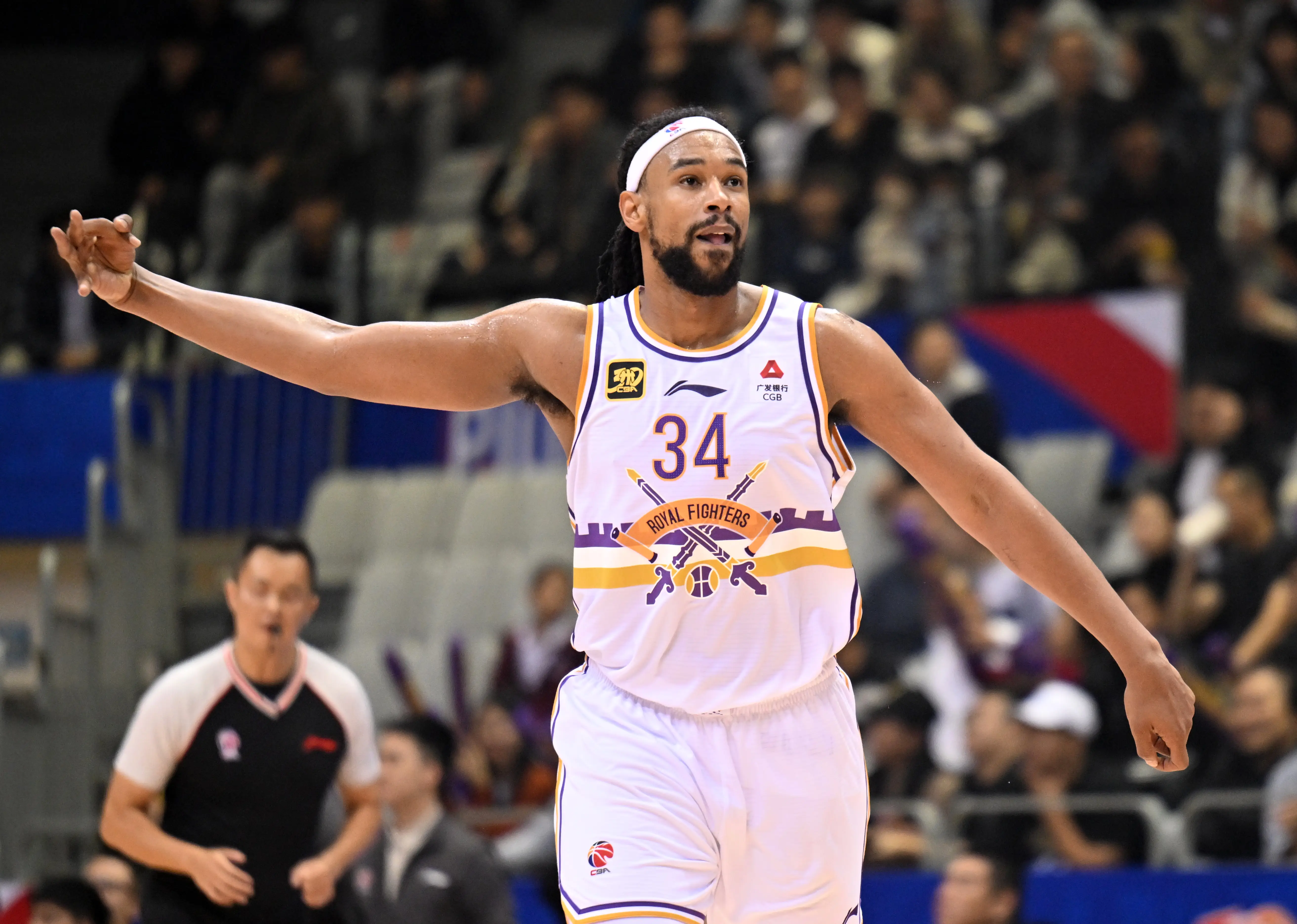 篮球选手爆冷获胜,专家预测失准 篮球选手爆冷获胜,专家预测失准