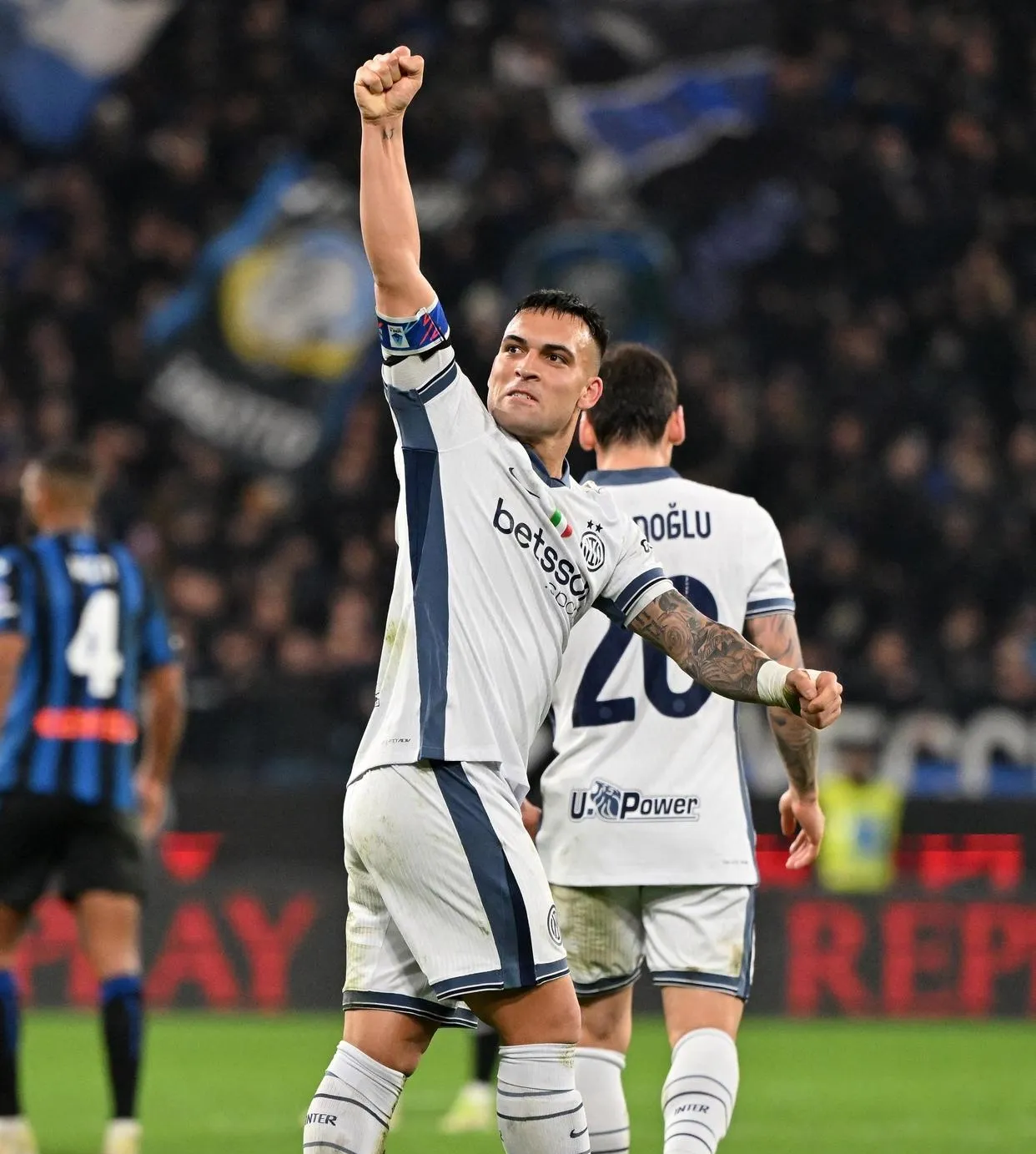 包含墨西哥力克那不勒斯，佩德里点燃赛场的词条