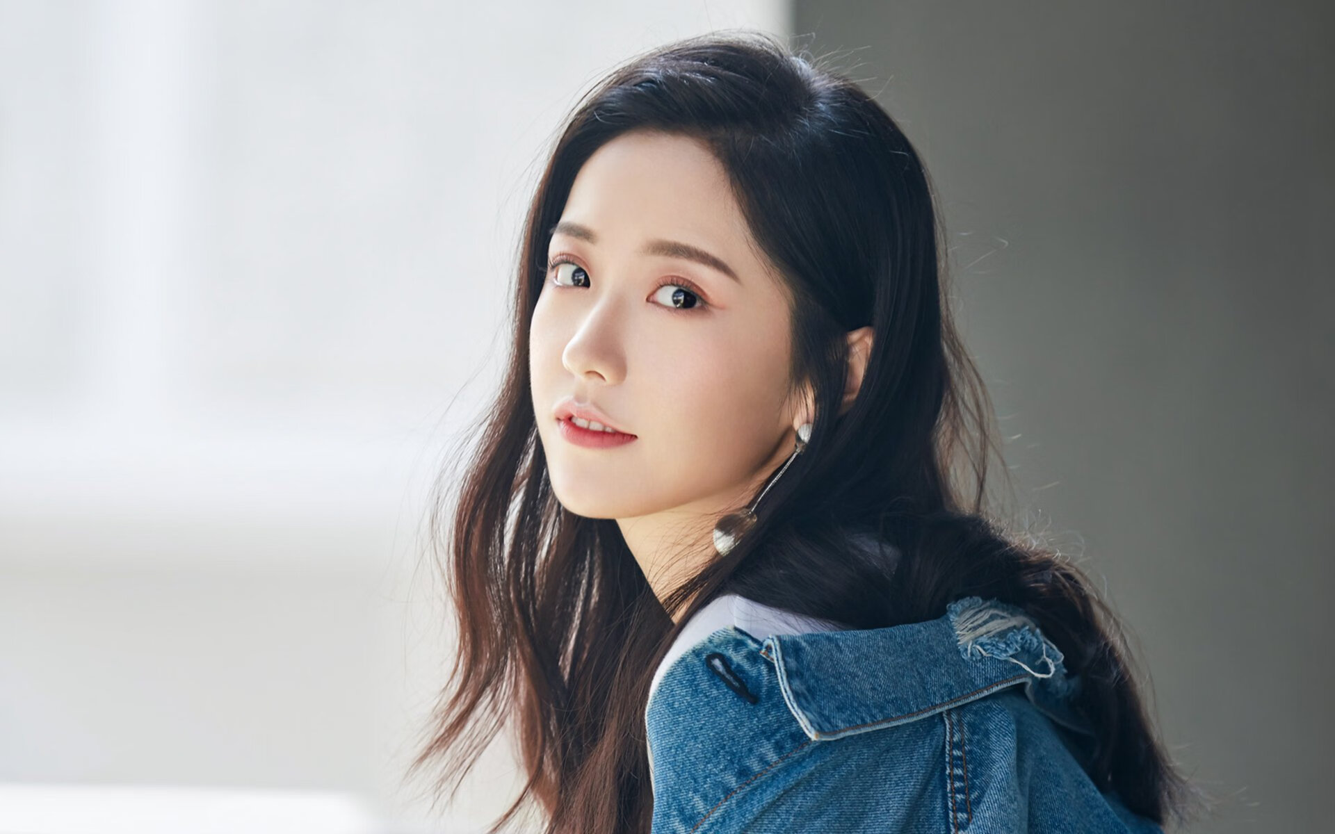 埃及之光，足球队击败尼日利亚，车手门迪统治F1街道赛