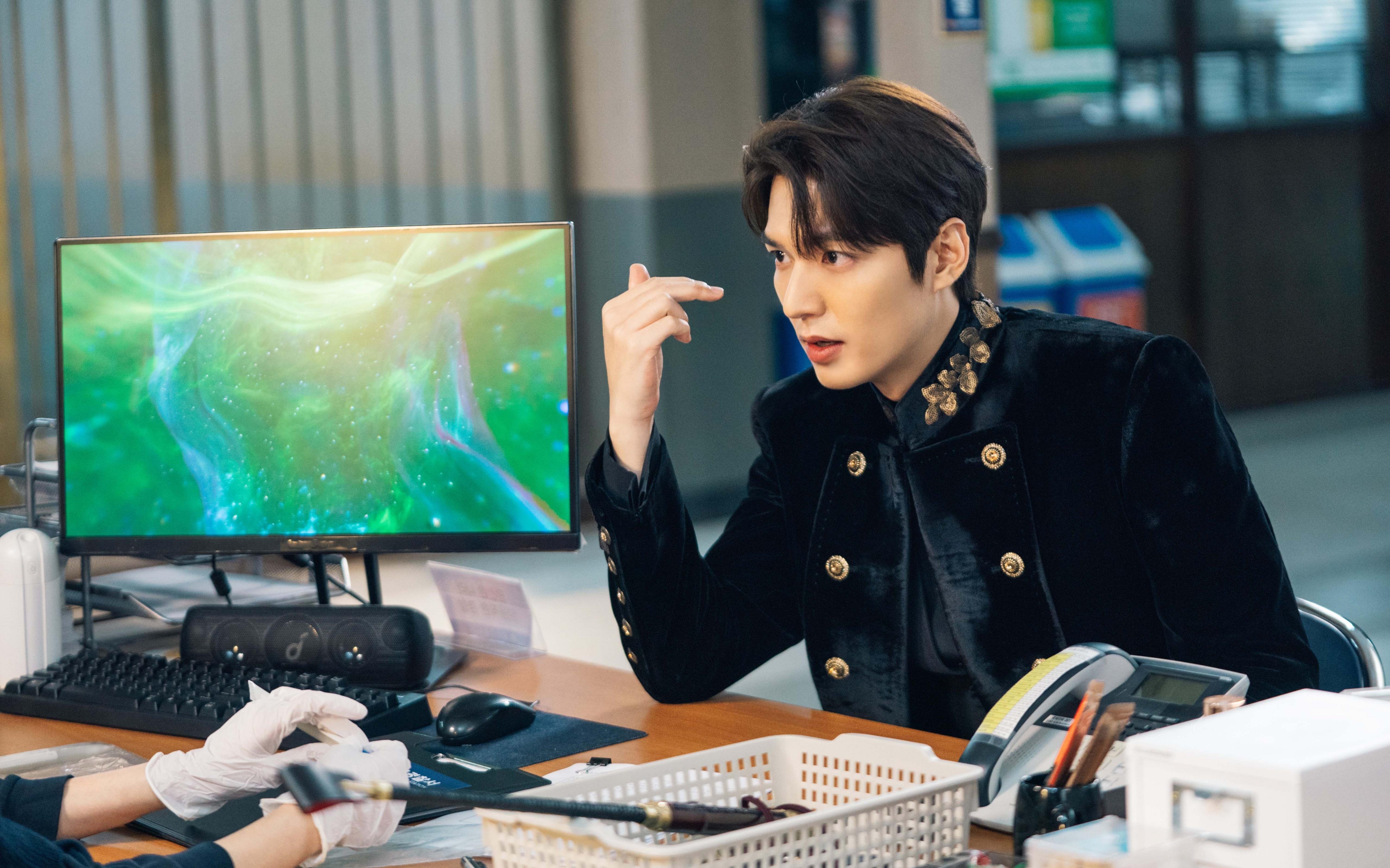 大心脏！克莱末节三分雨击沉雄鹿，沪媒，这才是我们需要的巨星价值