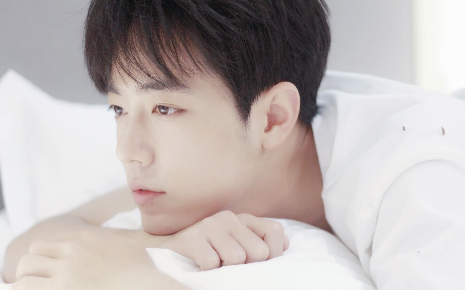 异乡来客，于风暴中心投下磐石，当老鹰的羽翼遮住雷霆，詹姆斯的制胜一击雕刻永恒