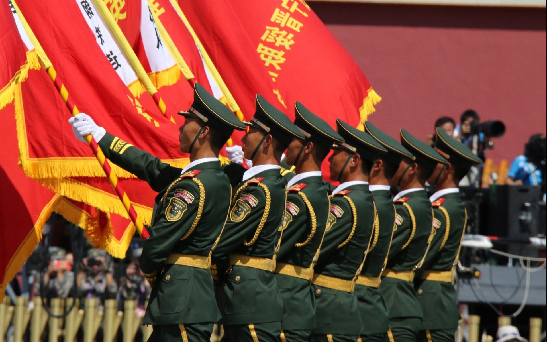 第67圈方向盘与第92分钟脚后跟，一场用轮胎与脚尖定义唯一的战役